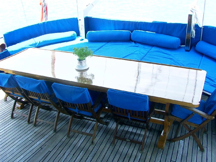 Yaselam Gulet: lounge and dining area