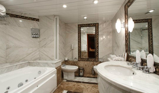 Amarco Suite Bath