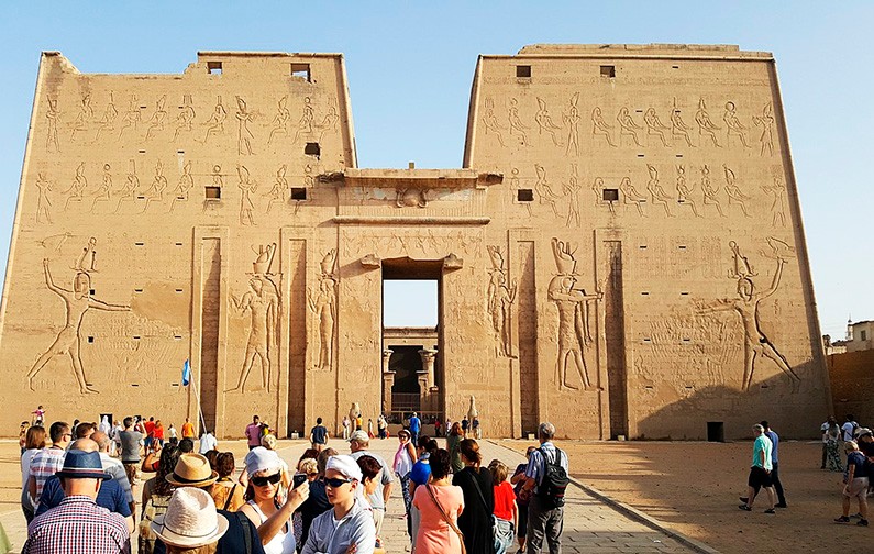 Edfu Temple. Photo by Ovedc | Wikimedia Commons.