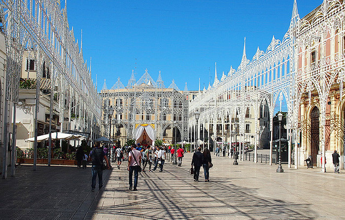 Piazza Ferrarese, decorated for the feast of Saint Nicholas.