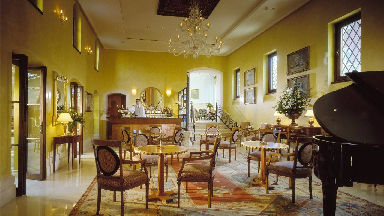 Four Seasons Istanbul Sultanahmet Piano Room