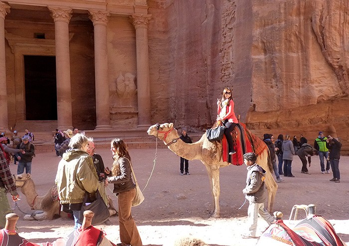 Petra, One of the 28 places to see before you die ... (because of Indiana Jones, of course). Photo by Maya-Anaïs Yataghène | Wikimedia Commons