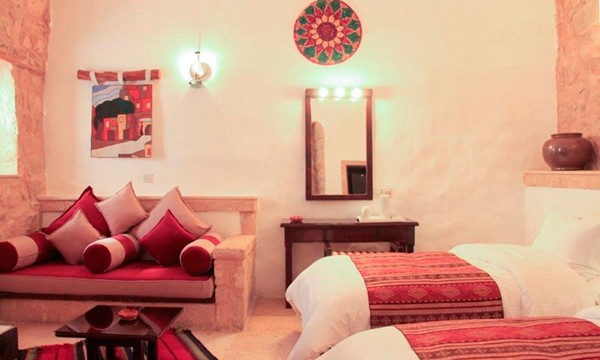 Hyatt Zaman, Petra