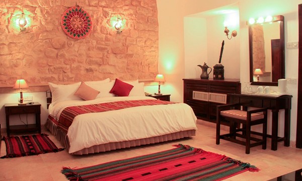 Hyatt Zaman, Petra